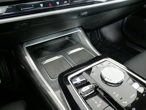 Used 2024 BMW 740i xDrive image 50