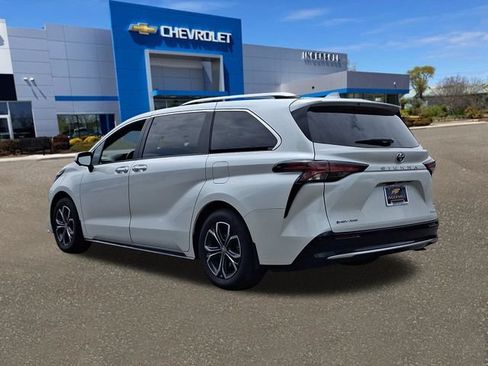Used 2025 Toyota Sienna Platinum AWD/4WD image 24