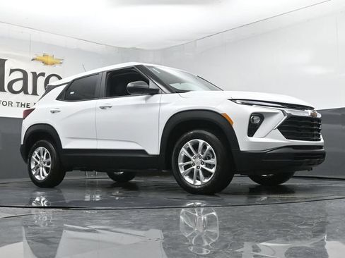 New 2026 Chevrolet TrailBlazer LS w/ LS Convenience Package AWD/4WD image 2