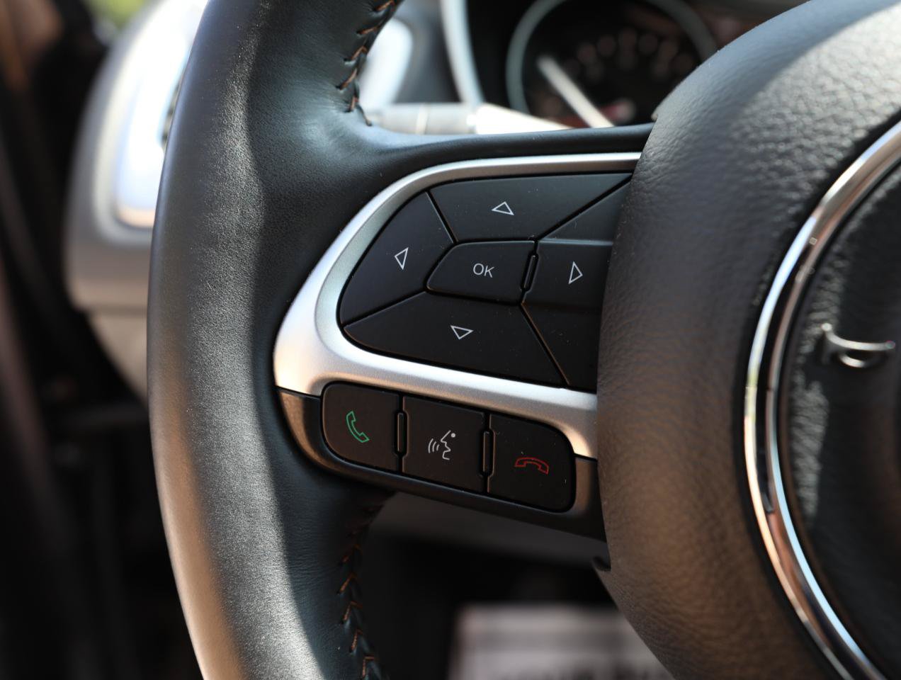 Used 2018 Jeep Compass Latitude w/ Popular Equipment Group FWD image 21