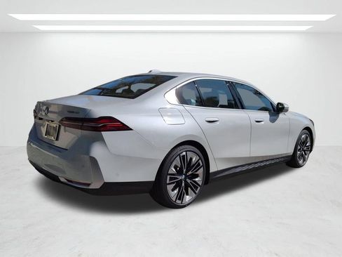 New 2026 BMW i5 eDrive40 image 4