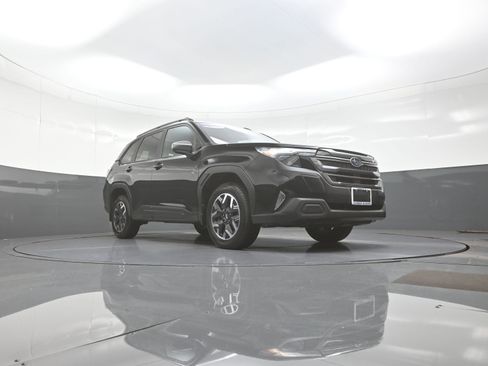 Certified 2025 Subaru Forester Premium AWD/4WD image 9