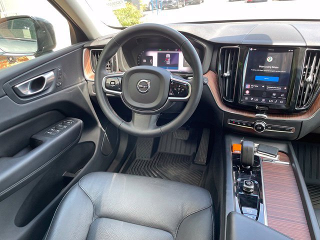 Used 2024 Volvo XC60 B5 Plus AWD/4WD image 12