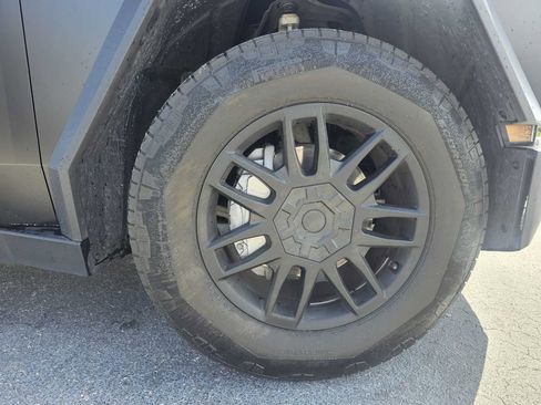 Used 2025 Tesla Cybertruck AWD Crew Cab image 6