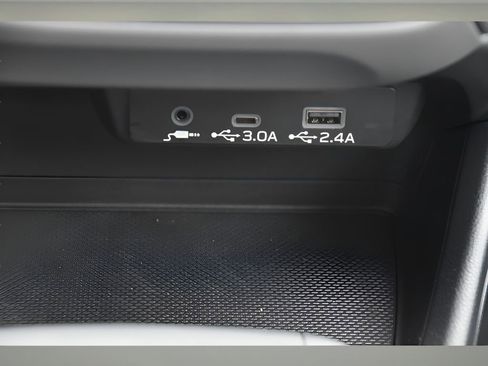 Used 2025 Subaru Crosstrek 2.0i Premium image 33