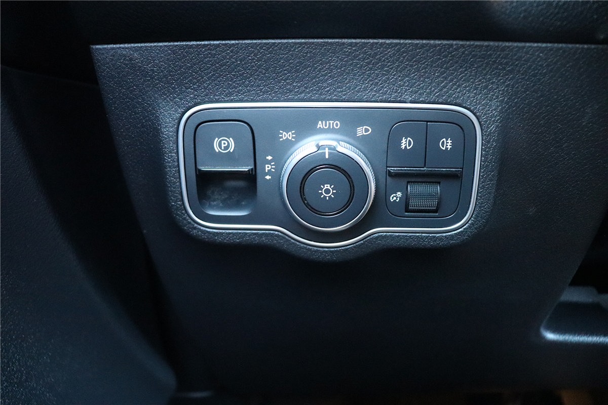 Used 2022 Mercedes-Benz GLB 250 4MATIC w/ Premium Package Lite image 28