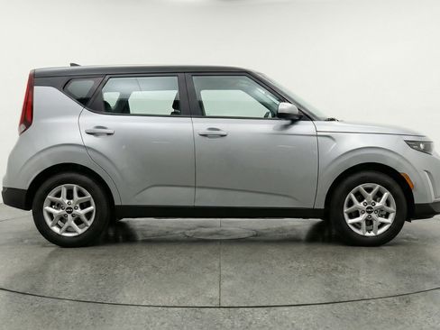 Used 2025 Kia Soul LX w/ LX Technology Package FWD image 11