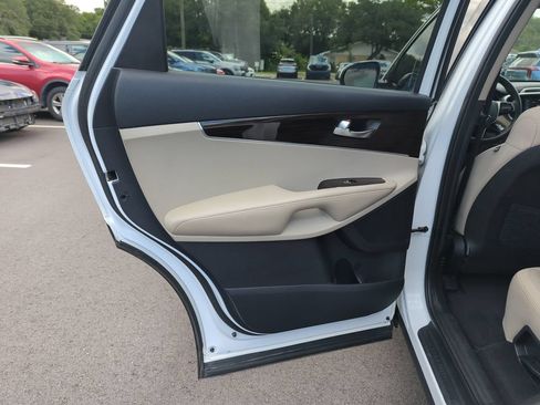 Used 2019 Kia Sorento FWD V6 image 27