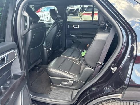 Used 2020 Ford Explorer XLT w/ Equipment Group 202A AWD/4WD image 6