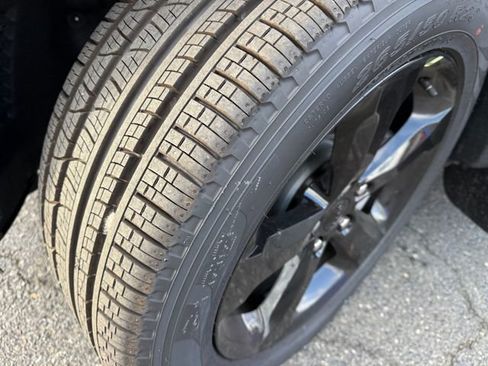 New 2025 Jeep Grand Cherokee Limited w/ Black Appearance Package image 5