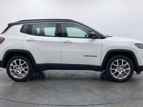 Used 2025 Jeep Compass Limited AWD/4WD image 11