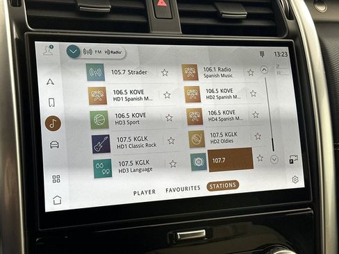 Used 2025 Land Rover Discovery Dynamic SE image 24