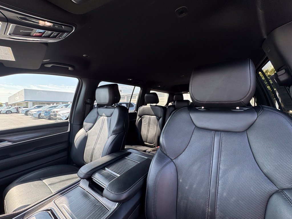 Used 2024 Jeep Wagoneer Series II w/ Flexible Seating Group RWD image 18