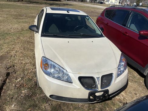 Used 2009 Pontiac G6 Sedan w/ Sun And Sound Package image 8