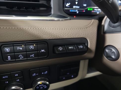 Used 2023 GMC Yukon Denali w/ Advanced Technology Package image 24