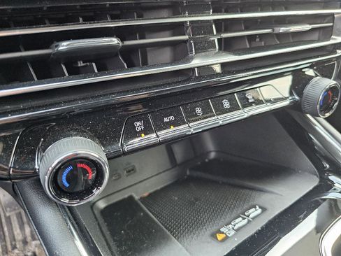 Used 2026 Chevrolet Traverse RS AWD/4WD image 18