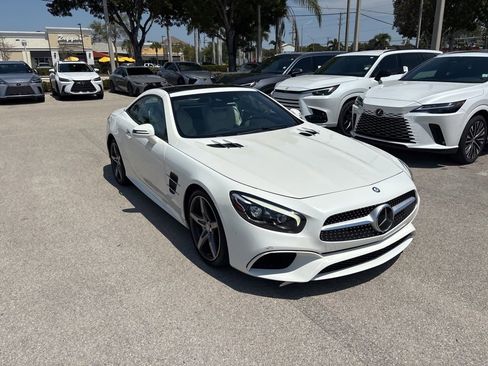 Used 2017 Mercedes-Benz SL 550 image 1