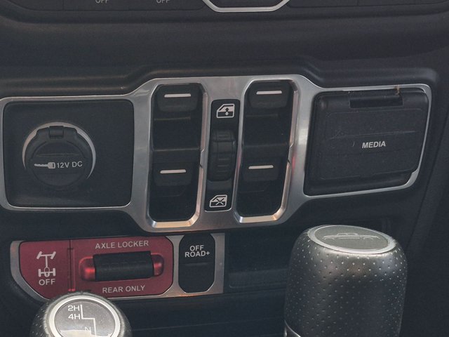 Used 2022 Jeep Gladiator Mojave w/ Safety Group AWD/4WD image 9