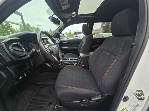 Certified 2016 Toyota Tacoma TRD Sport w/ Premium & Technology Package AWD/4WD image 21