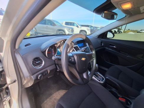 Used 2014 Chevrolet Cruze LT image 9