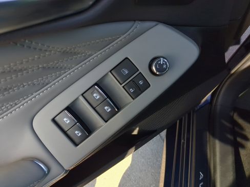 Used 2019 Toyota Avalon Limited w/ Preferred Accessory Package image 16