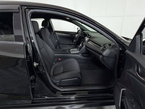 Used 2018 Honda Civic Sport image 5