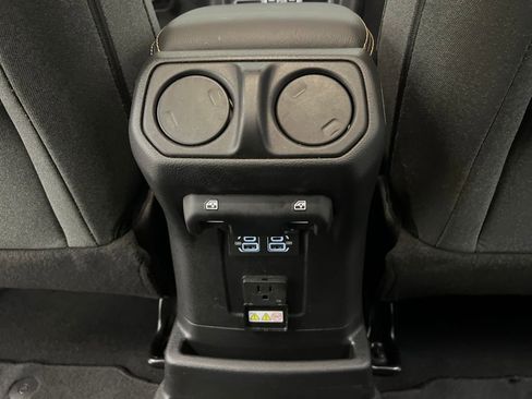 Used 2025 Jeep Wrangler Unlimited Sahara image 19