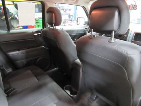 Used 2014 Jeep Patriot Latitude w/ Sun/Sound Group image 23