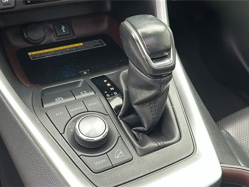 Used 2021 Toyota RAV4 Limited image 19