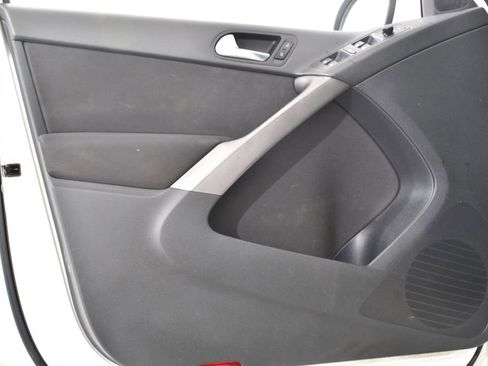 Used 2009 Volkswagen Tiguan SE image 24