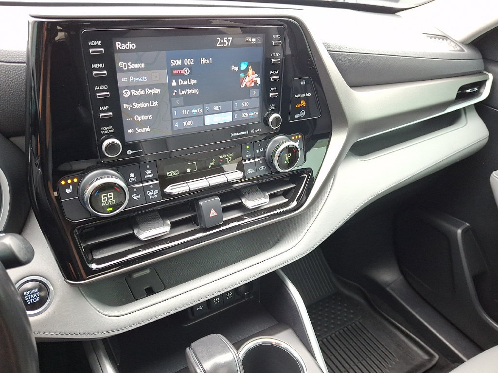 Used 2021 Toyota Highlander XLE AWD/4WD image 21