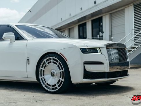 Used 2022 Rolls-Royce Ghost w/ Ghost Package image 57