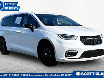 Used 2024 Chrysler Pacifica Touring-L