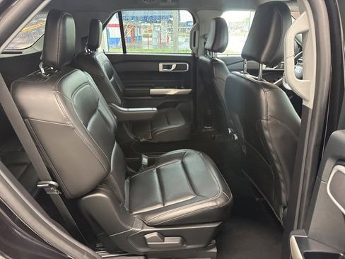 Certified 2022 Ford Explorer XLT w/ Equipment Group 202A image 11