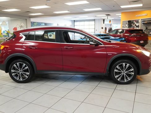 Used 2017 INFINITI QX30 Premium w/ Navigation Package AWD/4WD image 13