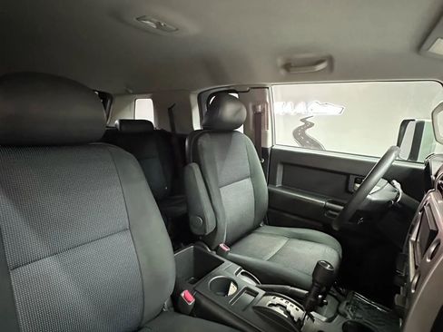 Used 2007 Toyota FJ Cruiser Sport Utility 2D image 28