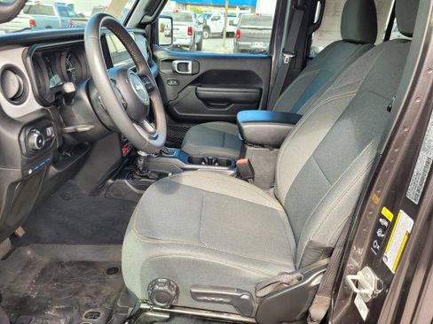Used 2024 Jeep Wrangler Unlimited AWD/4WD image 12