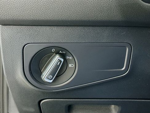 Used 2024 Volkswagen Tiguan SE image 16