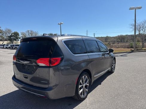 Used 2017 Chrysler Pacifica Limited w/ Advanced Safetytec Group image 5