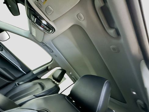 Used 2023 Jeep Grand Cherokee Limited image 27