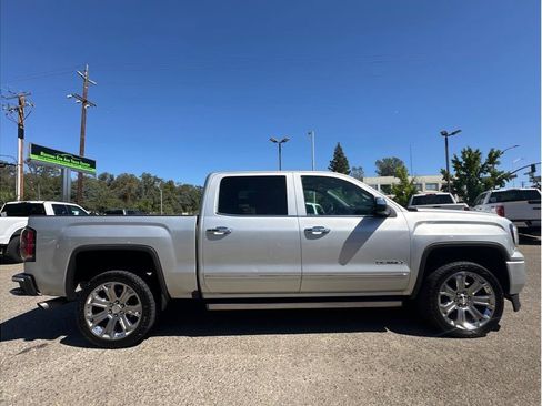 Used 2018 GMC Sierra 1500 Denali w/ Denali Ultimate Package AWD/4WD image 8