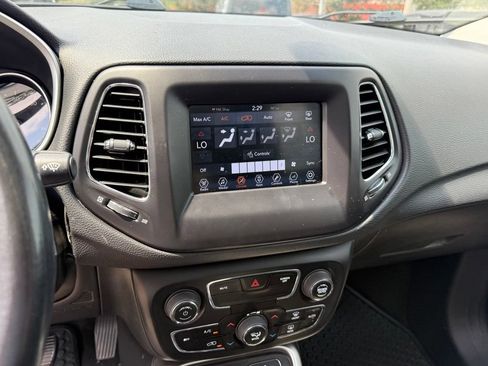 Used 2018 Jeep Compass Latitude w/ Popular Equipment Group AWD/4WD image 19