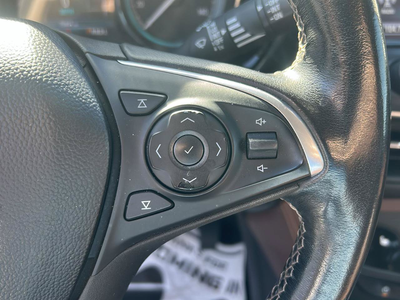 Used 2018 Buick Envision Essence w/ LPO, Interior Luxury Package FWD image 17