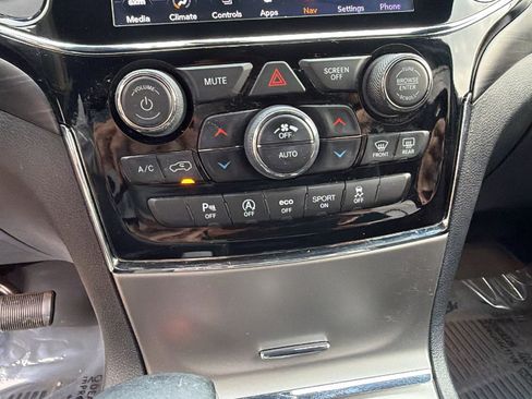 Used 2020 Jeep Grand Cherokee Altitude image 32