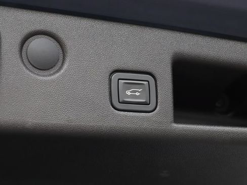 Used 2018 Chevrolet Equinox LT AWD/4WD image 9