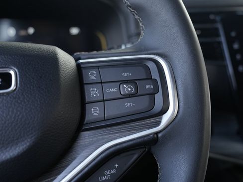 Used 2023 Jeep Wagoneer L Series II image 45