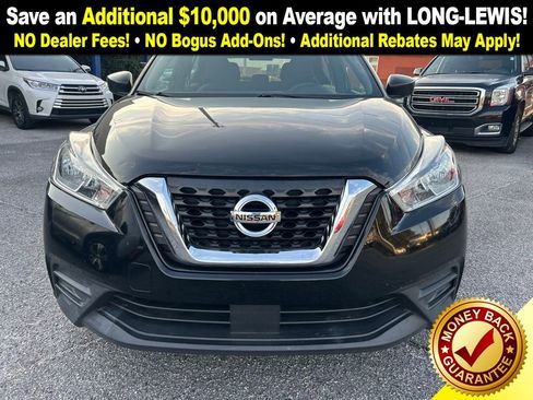 Used 2020 Nissan Kicks S image 2