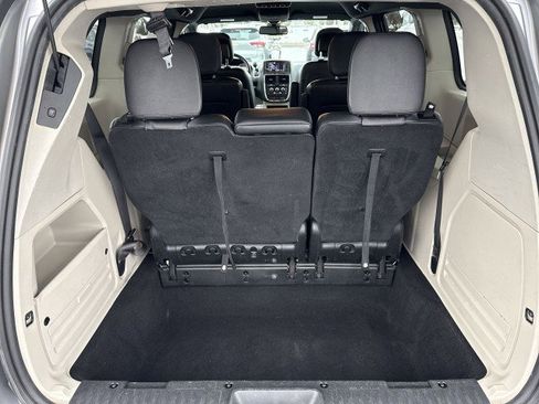 Used 2018 Dodge Grand Caravan SXT image 19