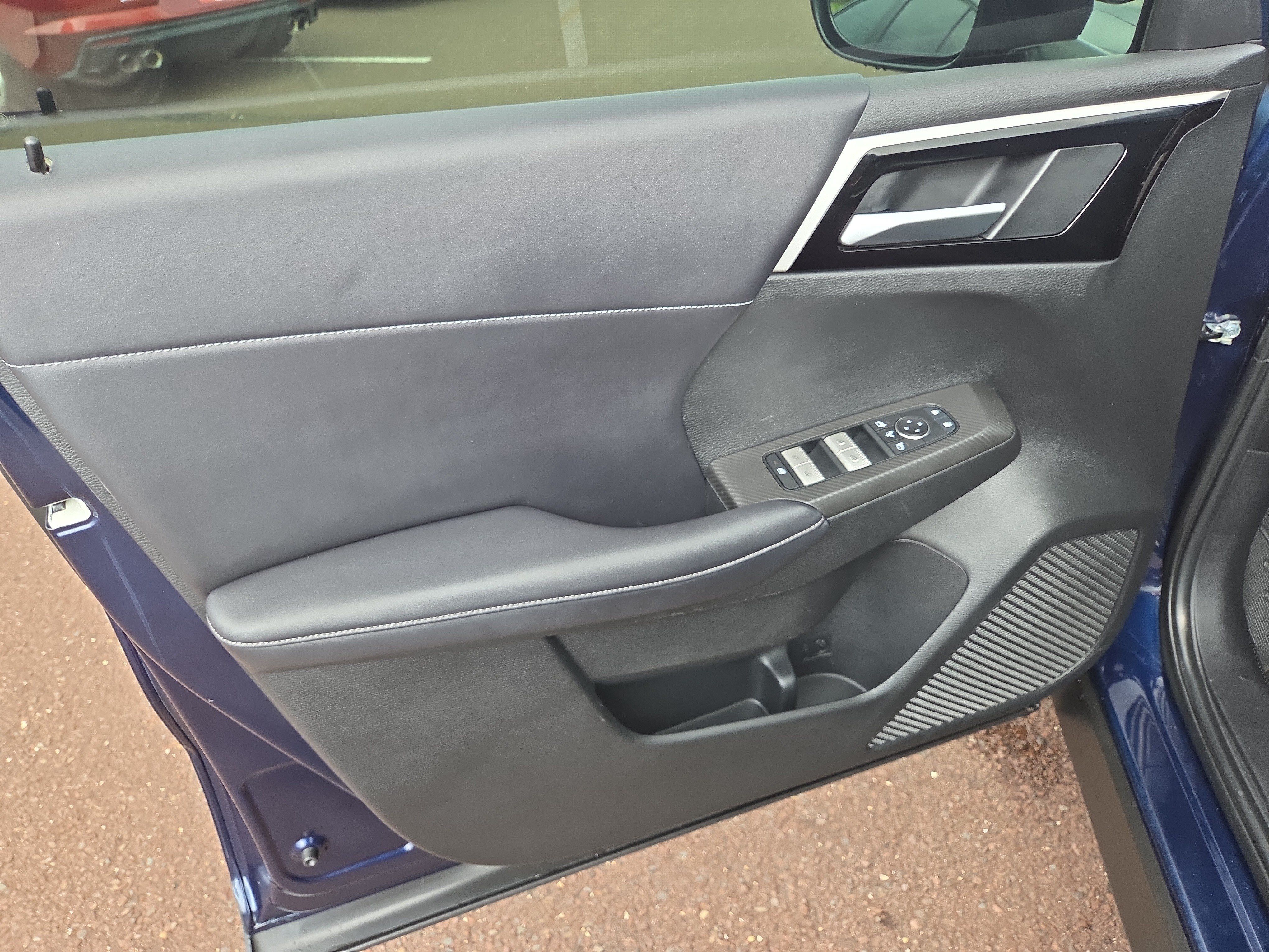 Used 2024 Mitsubishi Outlander SE Black Edition AWD/4WD image 14