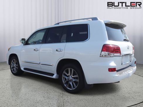 Used 2013 Lexus LX 570 4WD w/ Luxury Pkg image 5